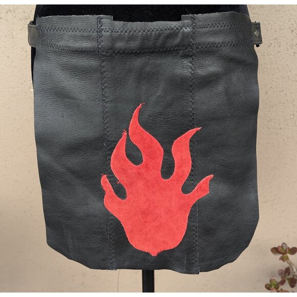 💜Leather Utility Kilt with Red Flame Appliqué - Picture 2 of 10